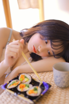 扒开内裤边吃奶XXOO外国网站